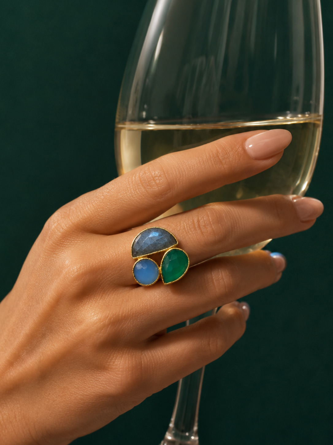 Adjustable stones ring