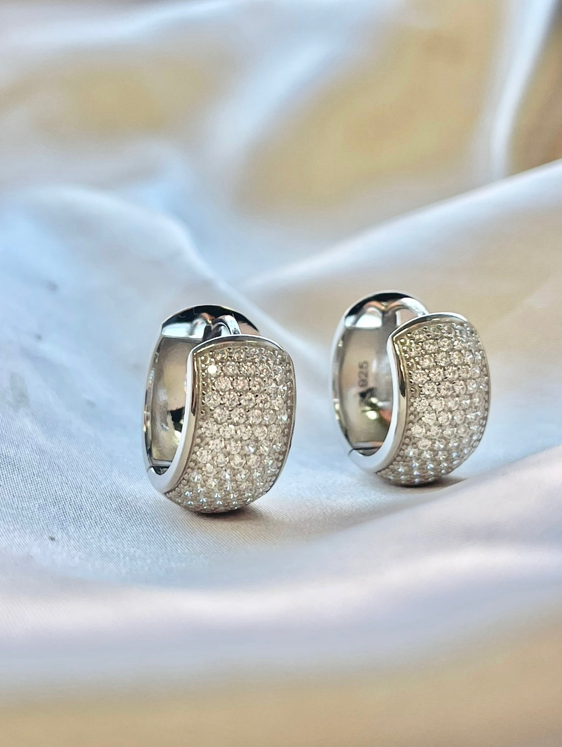 Pave Small Huggies