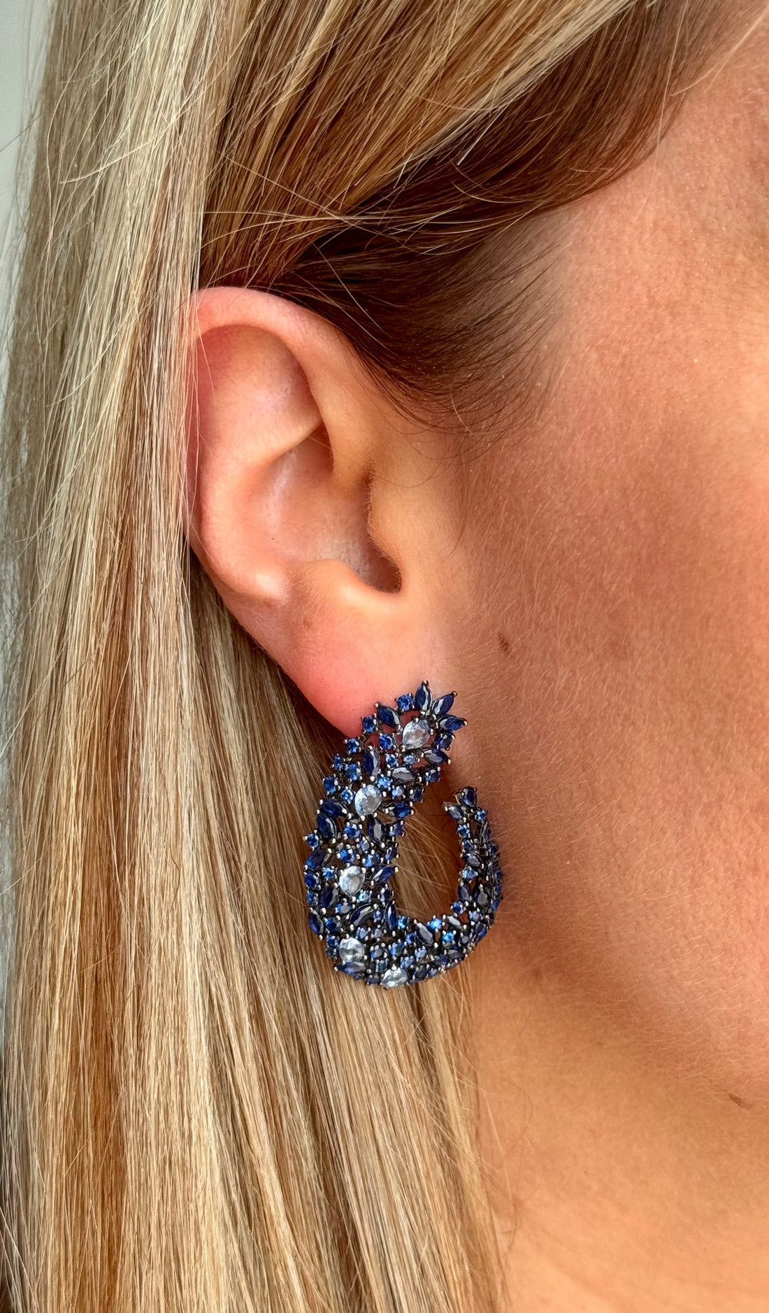 Sapphire Blue Swirl Earring